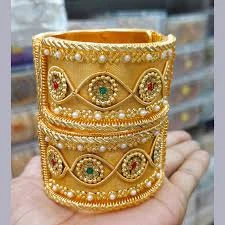 Imitation jewellery bangles with antique customized designs best prices