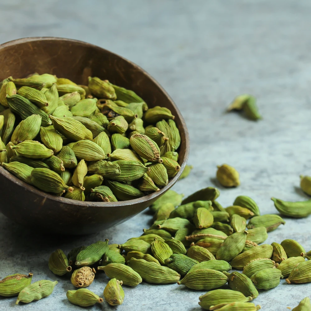 6 mm Green Cardamom Pods for Beverages, Spices, and Aromatherapy - High Quality and Perfect for Export